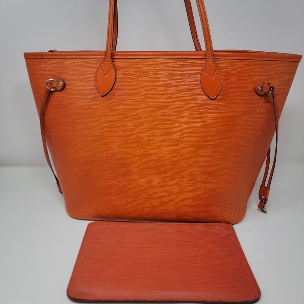 LOUIS VUITTON Neverfull MM Epi Leather Tote Bag